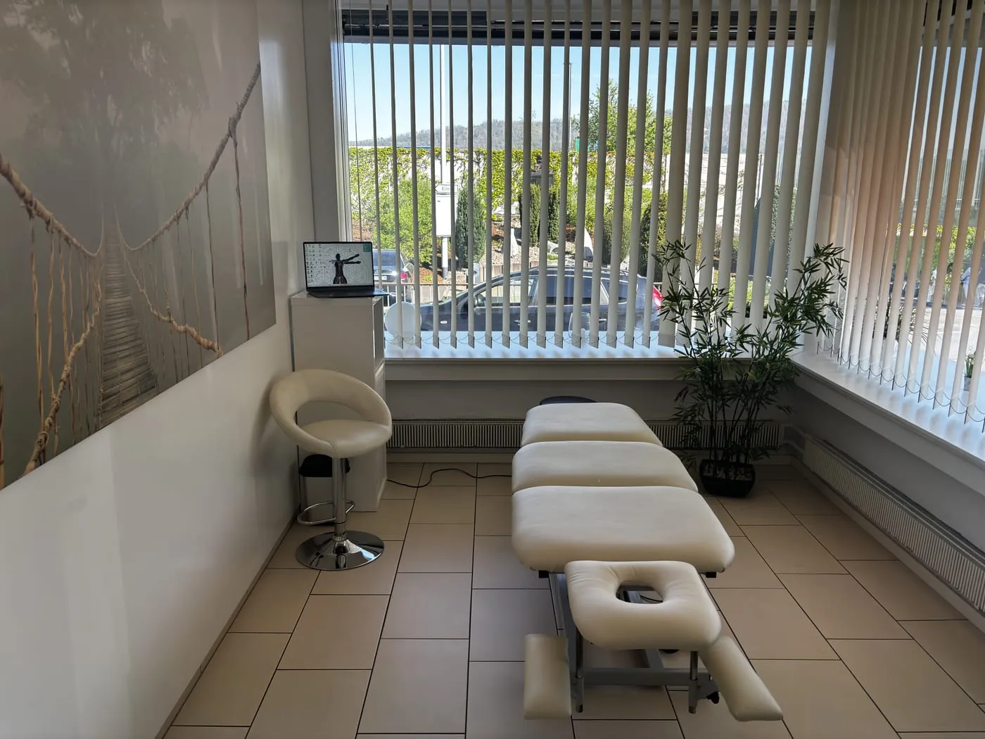 Heller Behandlungsraum Humanphysio Neuenhof
